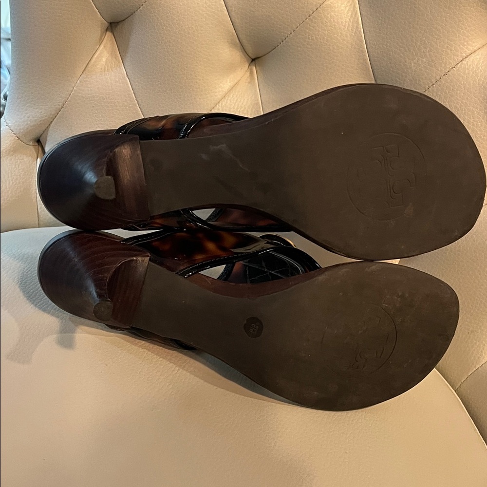 Tory Burch Brown Tortoiseshell Logo Thong Heeled Sandals 8 - Picture 14 of 16